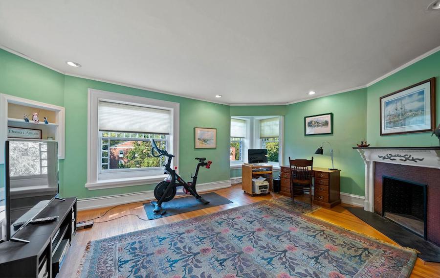 bedroom (home office)
