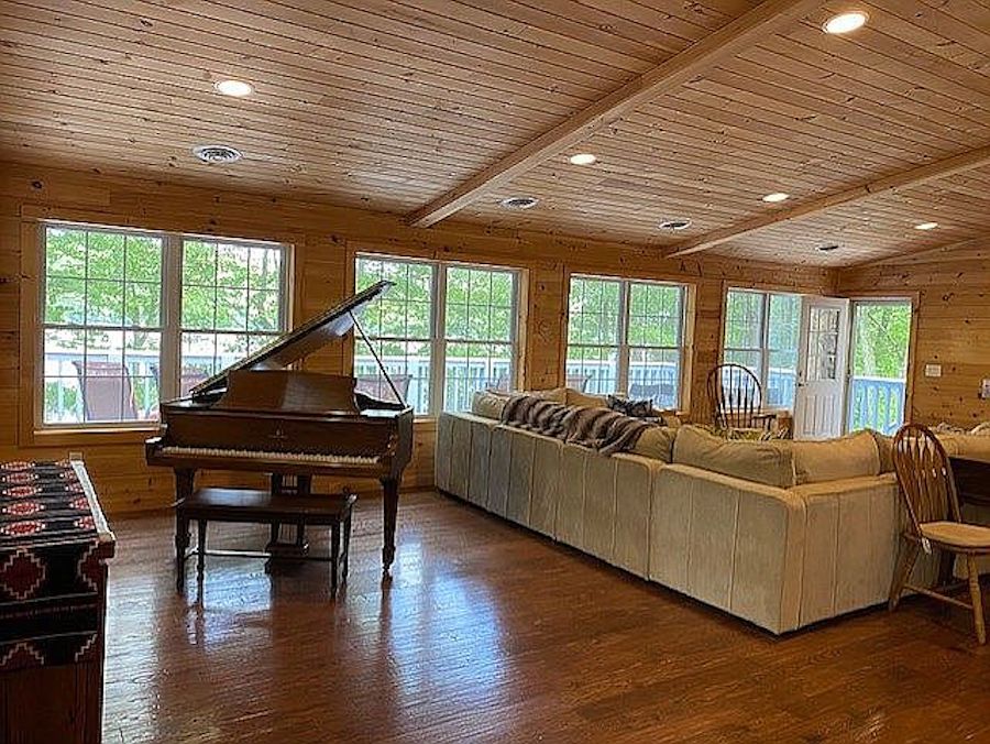 house for sale greentown lakeside living area