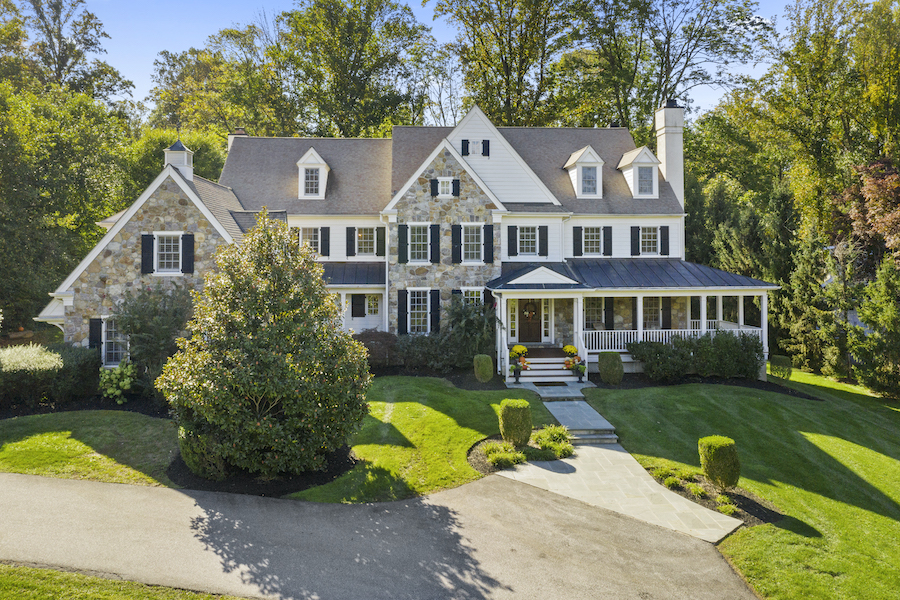 house for sale berwyn lakeside colonial exterior front
