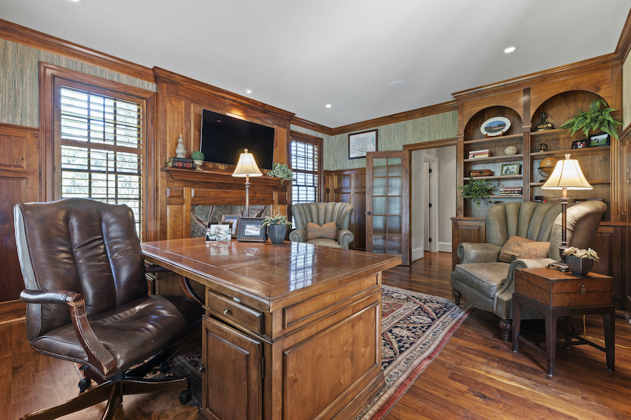 house for sale berwyn lakeside colonial study