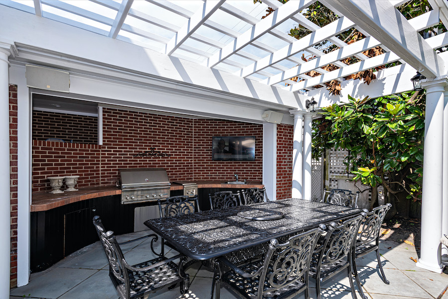 outdoor kitchen and dining