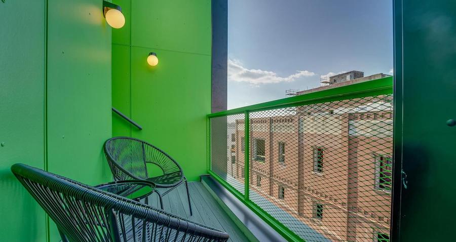 balcony
