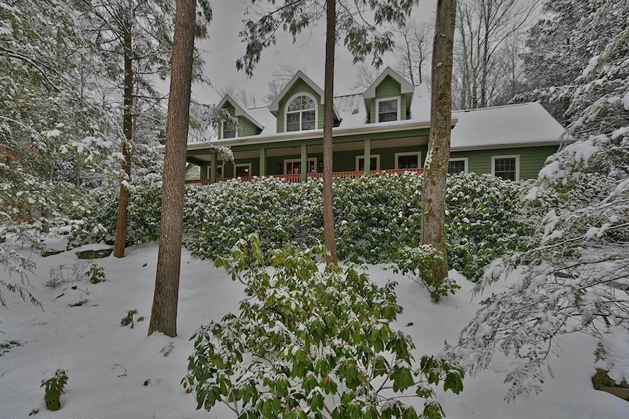 house for sale Pocono Pines Cape Cod exterior front
