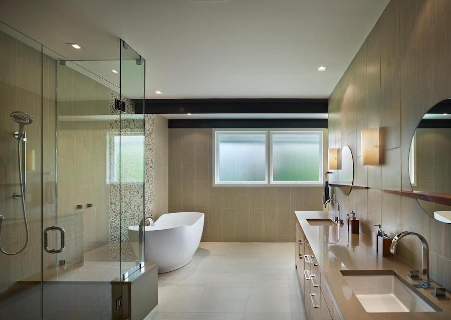 junior suite bathroom