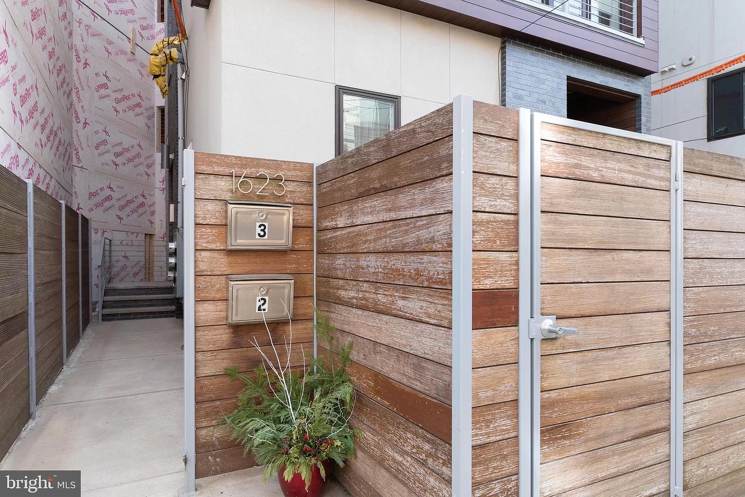 condo for sale francisville split-level Ogden Street entrance