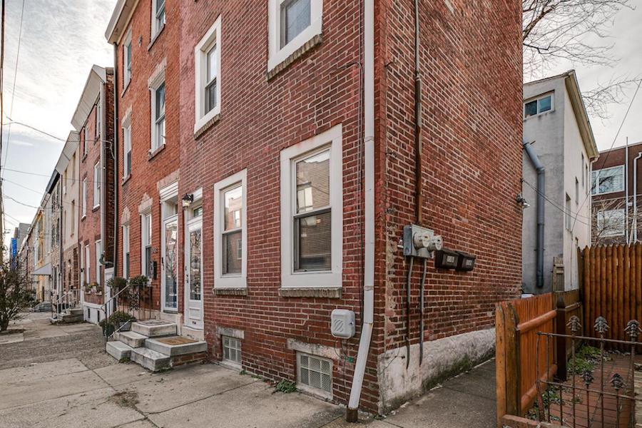 Just Listed Northern Liberties Duplex House For Sale A Trinity With A House In Back