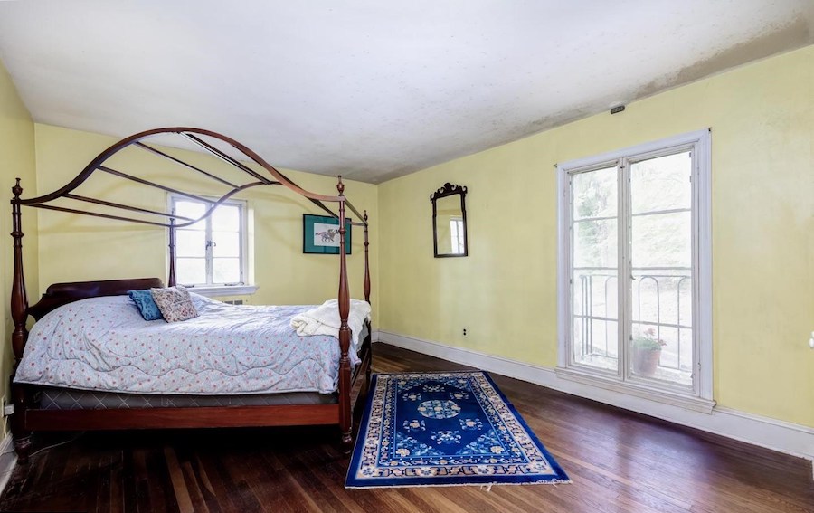 third-floor bedroom