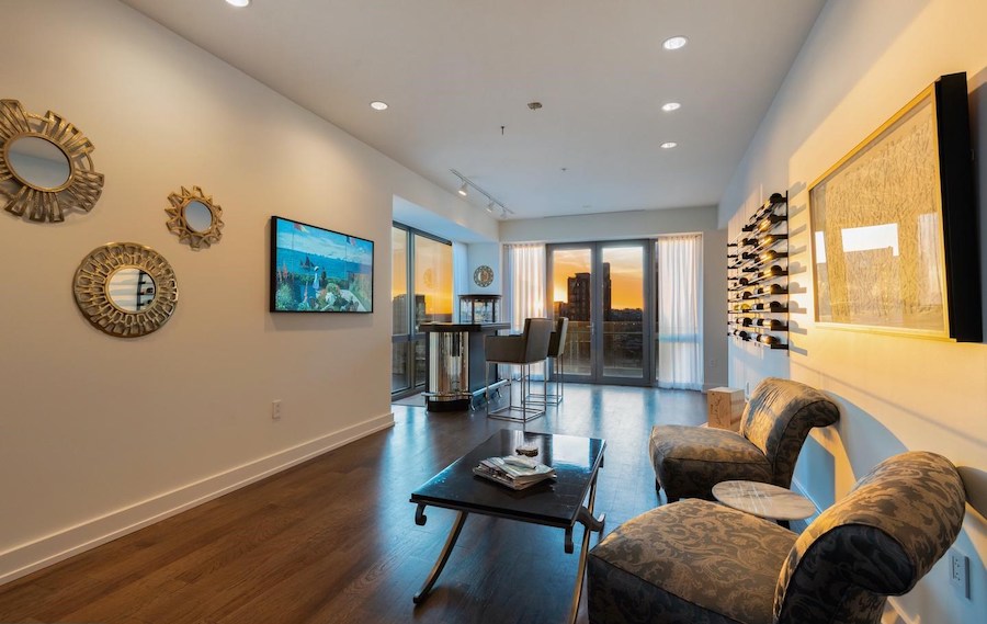 condo for sale 1706 Rittenhouse full-floor bar and lounge
