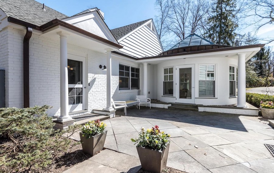 sunroom side patio