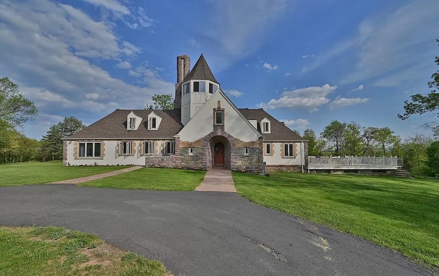house for sale Mt. Pocono Norman manor exterior front