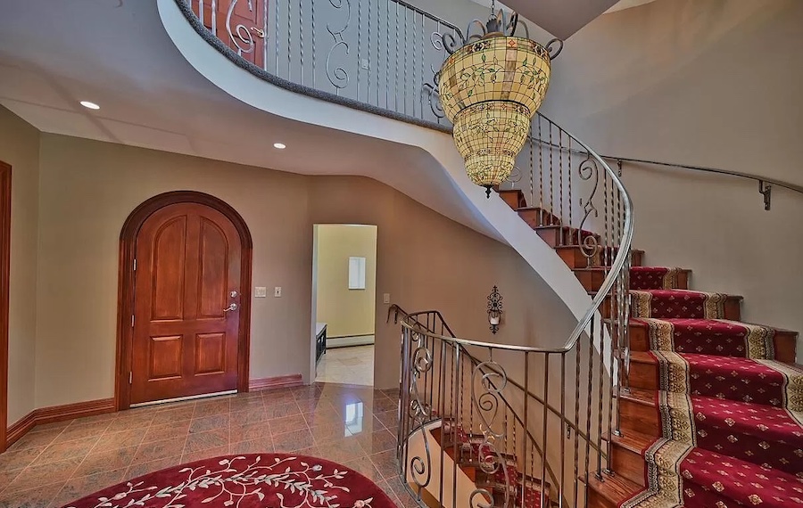 house for sale Mt. Pocono Norman manor foyer