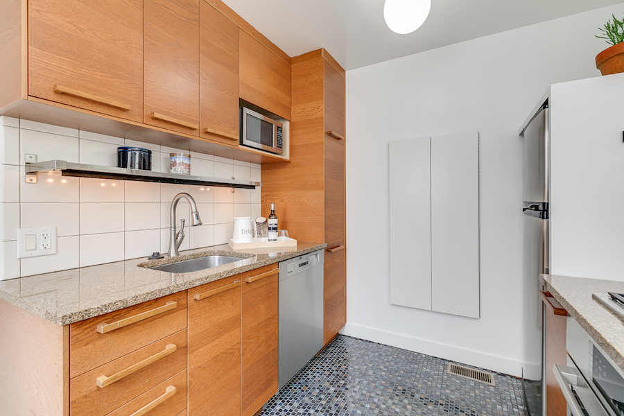 house for sale Rittenhouse Addison Street townhouse kitchen