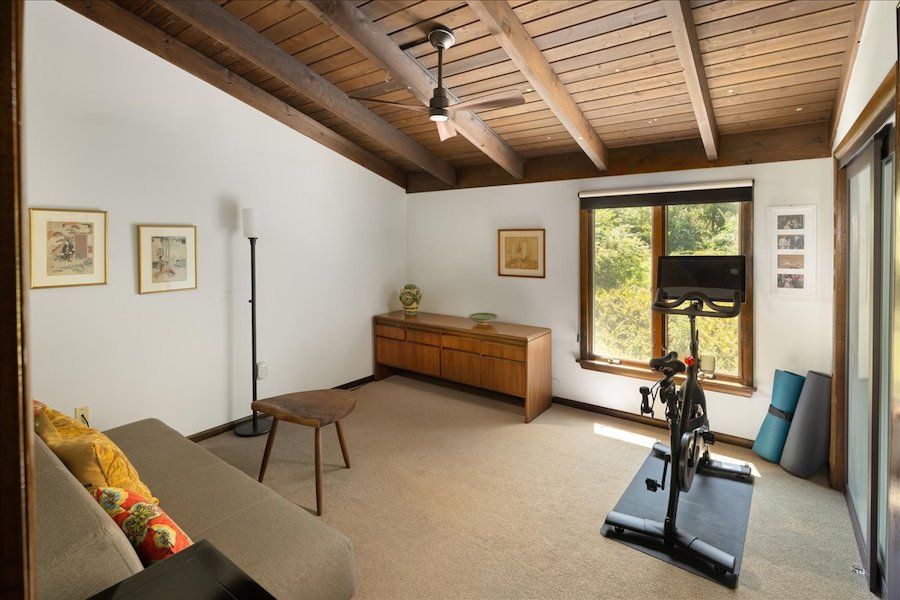 gym/studio (bedroom)