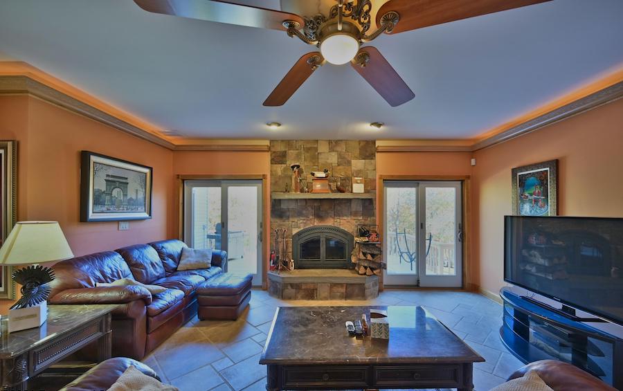 house for sale hawley manor living room