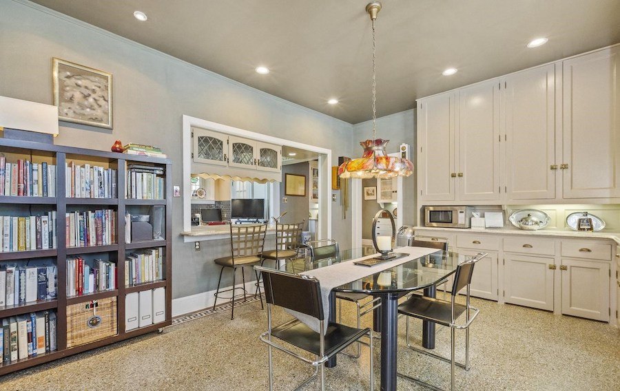 breakfast room