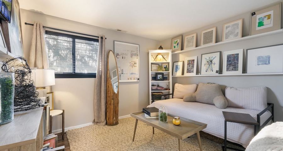 guest bedroom/den