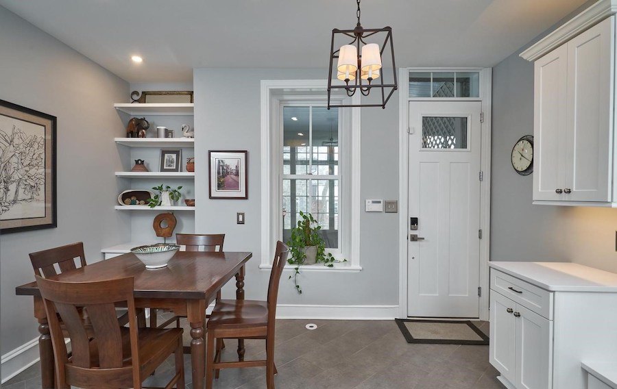 breakfast room
