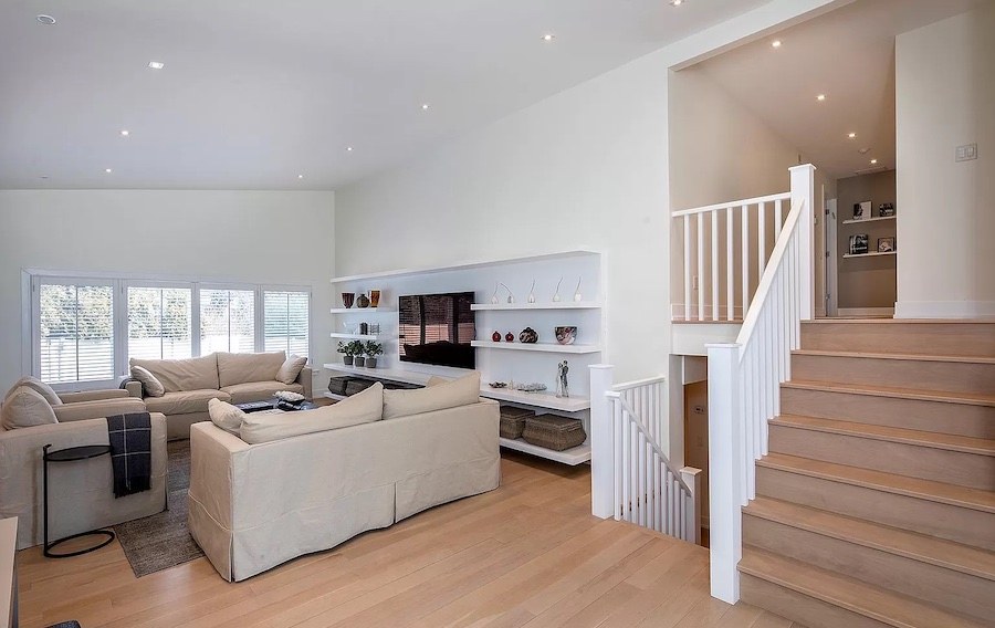 house for sale merion station split-level living room