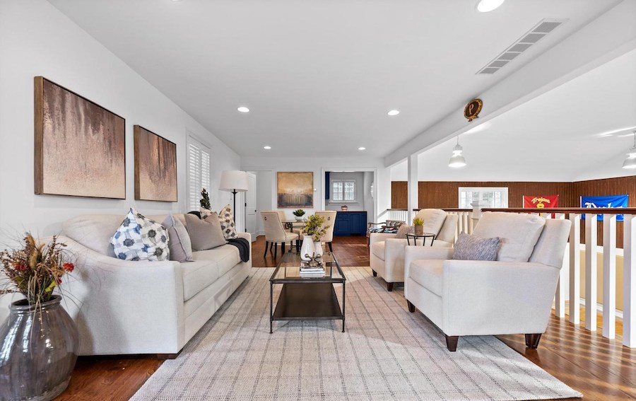 entertainment barn lounge