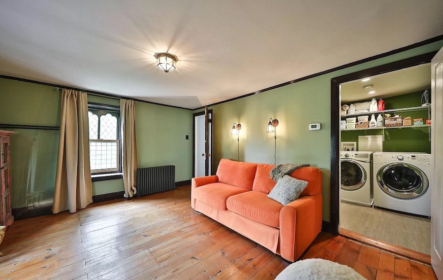 bedroom/den