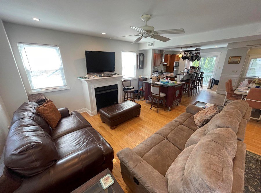 house for sale margate raised cottage main living area