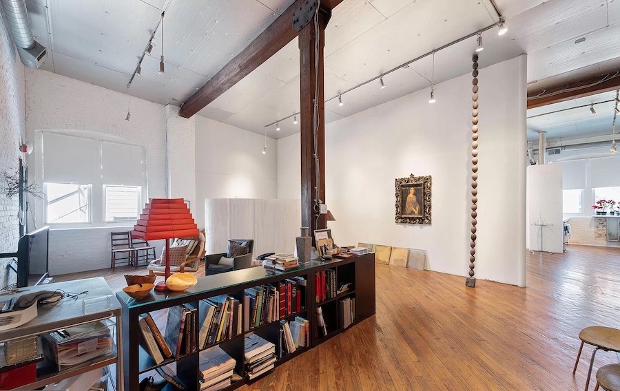 third-floor sitting area/bedroom