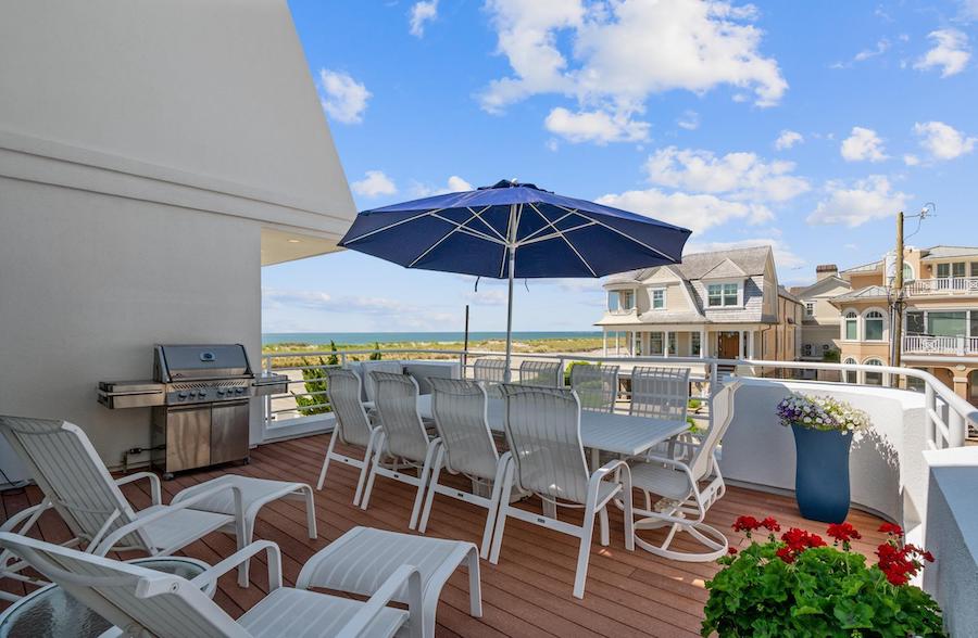 outdoor dining deck