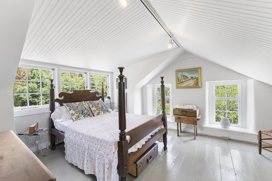 third-floor bedroom