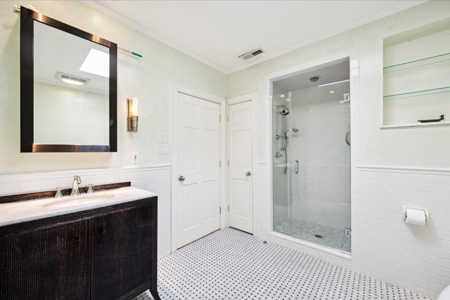 secondary bathroom