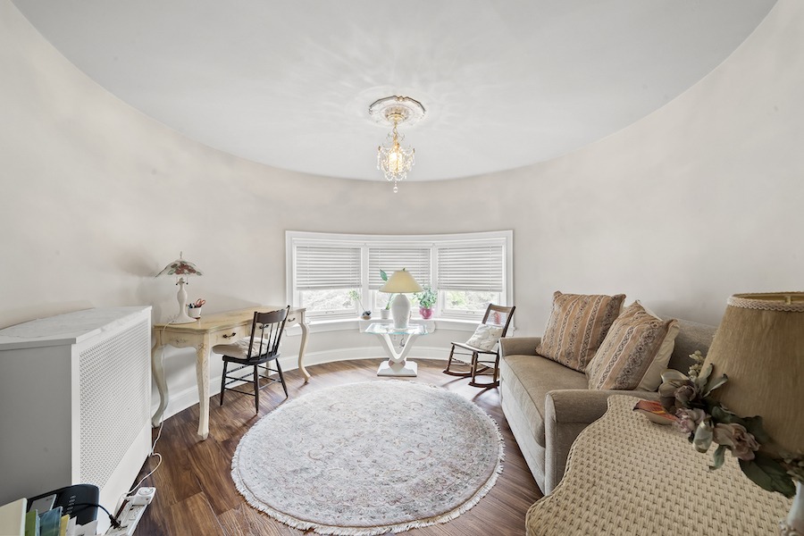primary suite sitting room