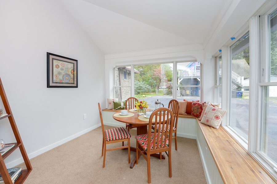 breakfast room