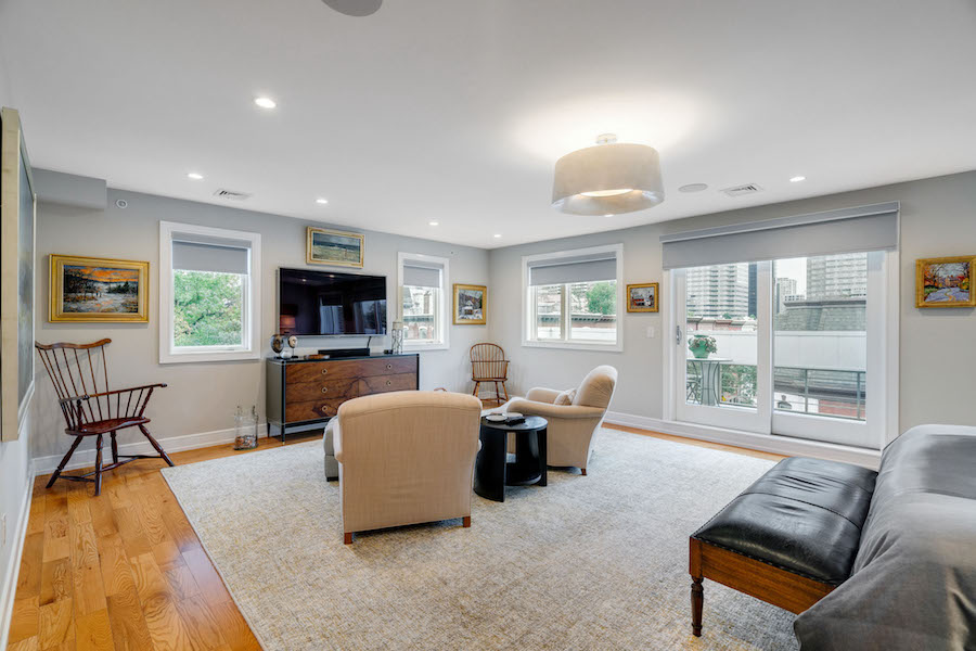primary bedroom sitting area