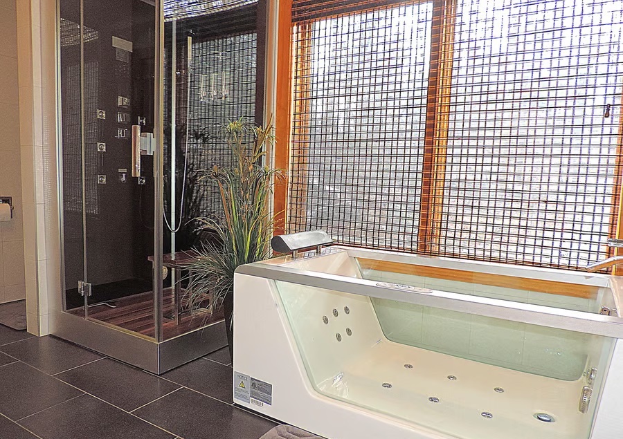 guest bathroom tub and shower