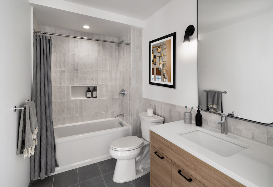 bathroom in apartment 1015