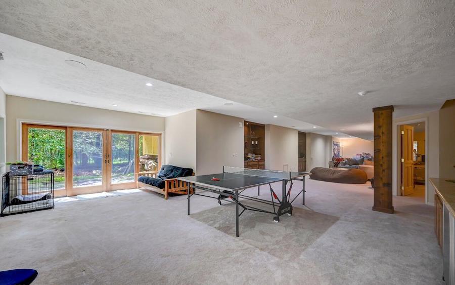 basement rec room: game room