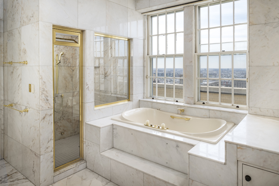 primary bathroom: soaking tub