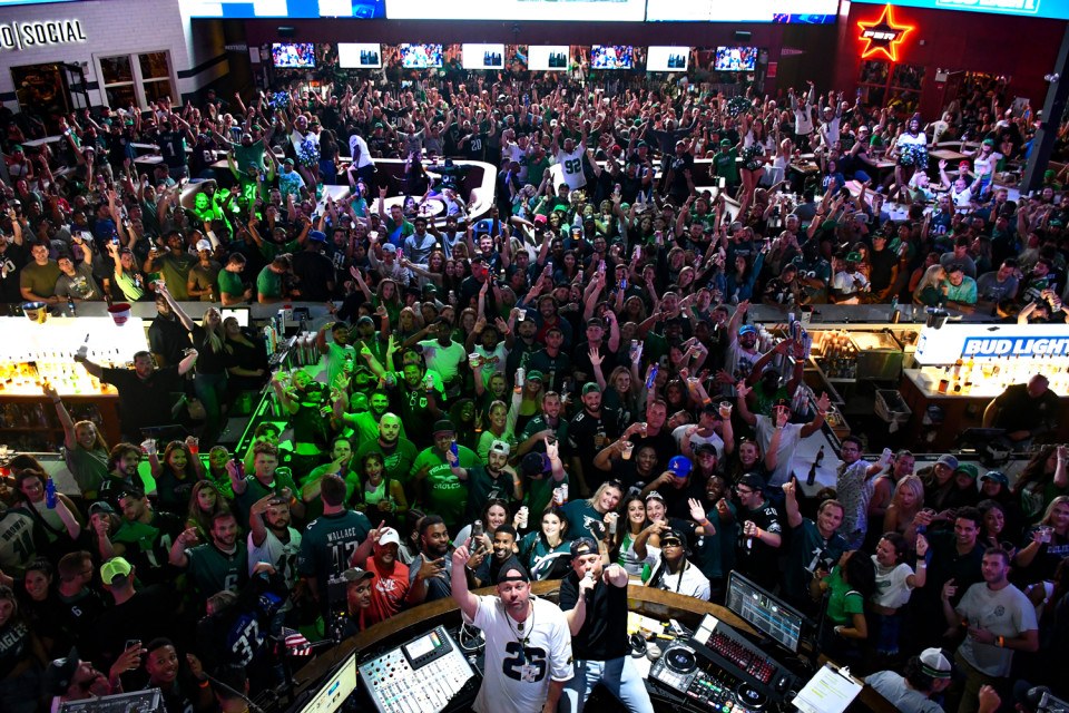 Xfinity Live! eagles bars