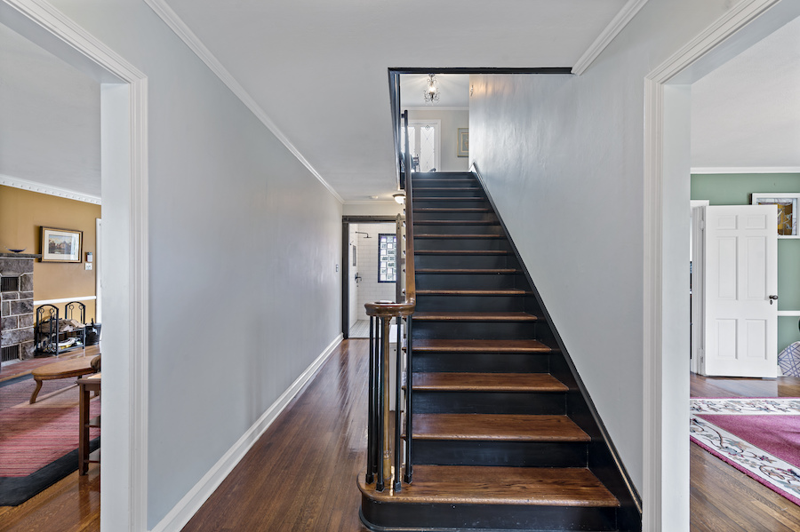 house for sale mount pocono cape cod foyer
