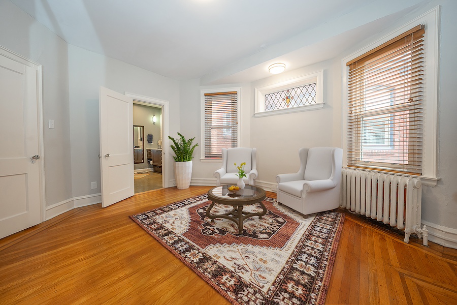 primary suite middle roon as sitting roomq