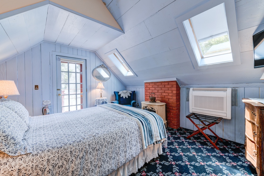 third-floor guest room