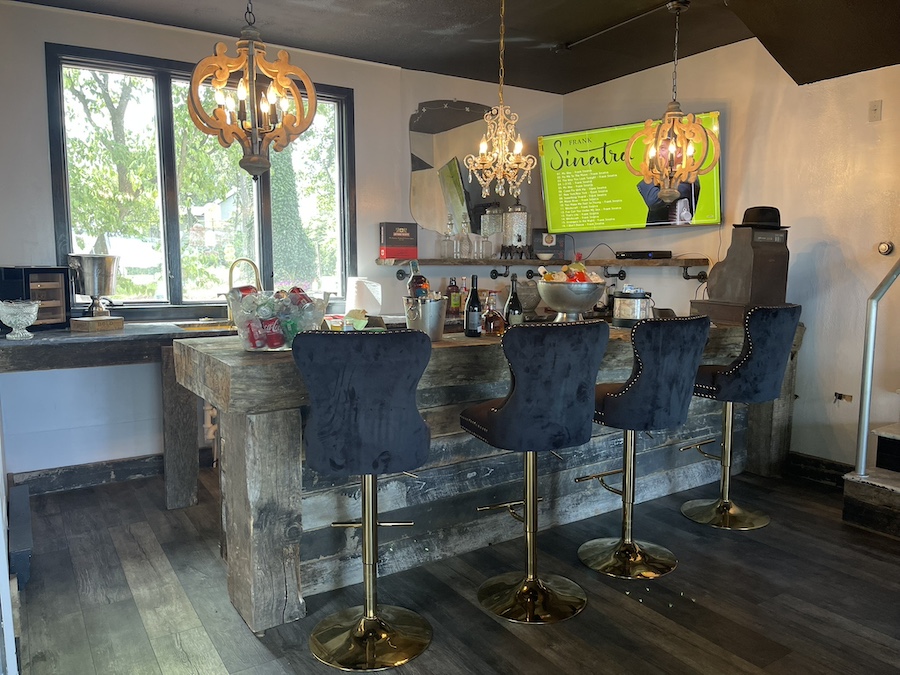 bar