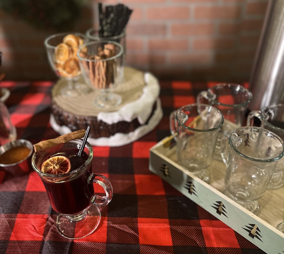 holiday cocktails mulled wine