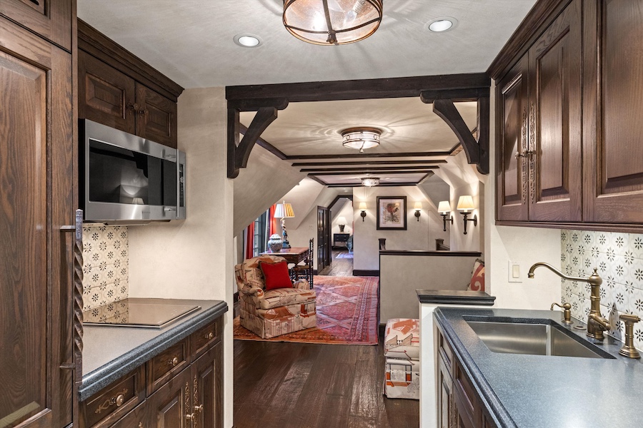 guest apartment kitchenette