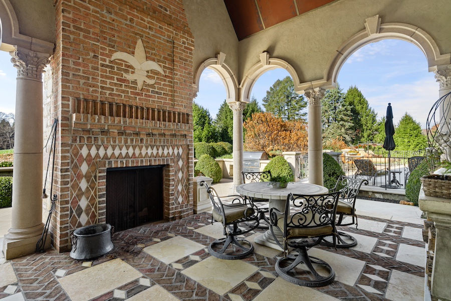 outdoor living room