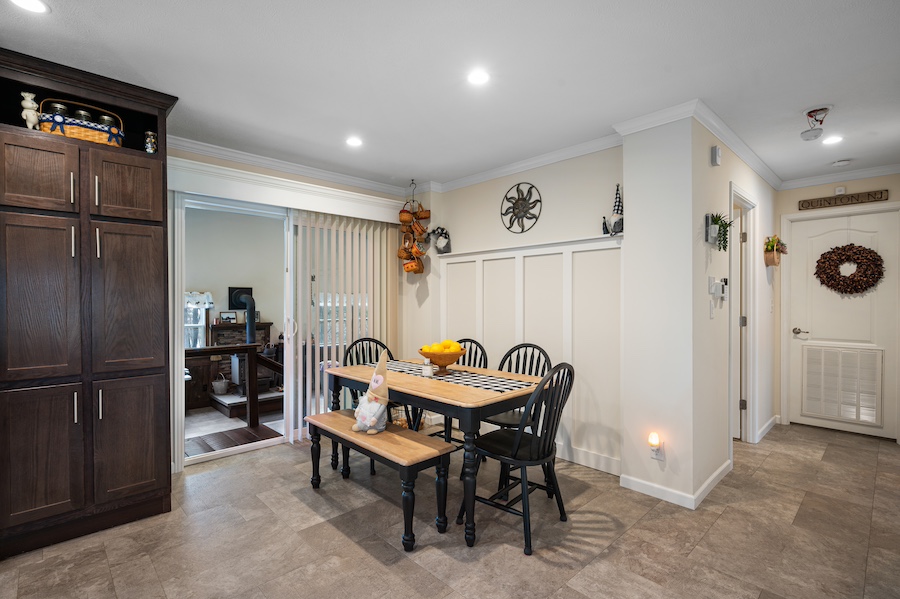 cabin dining room