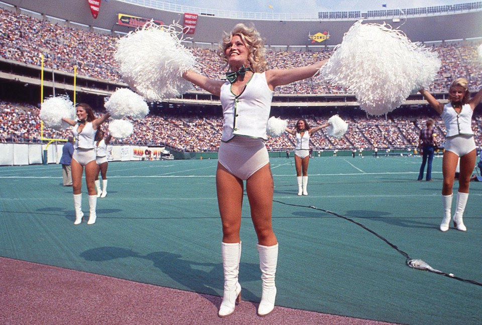 Eagles cheerleaders at Veterans Stadium in Philadelphia