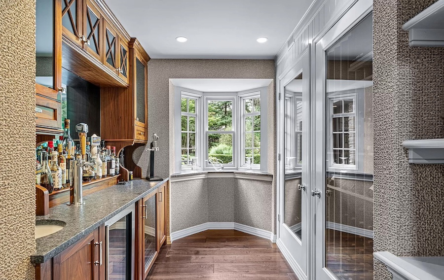 butler's pantry service bar