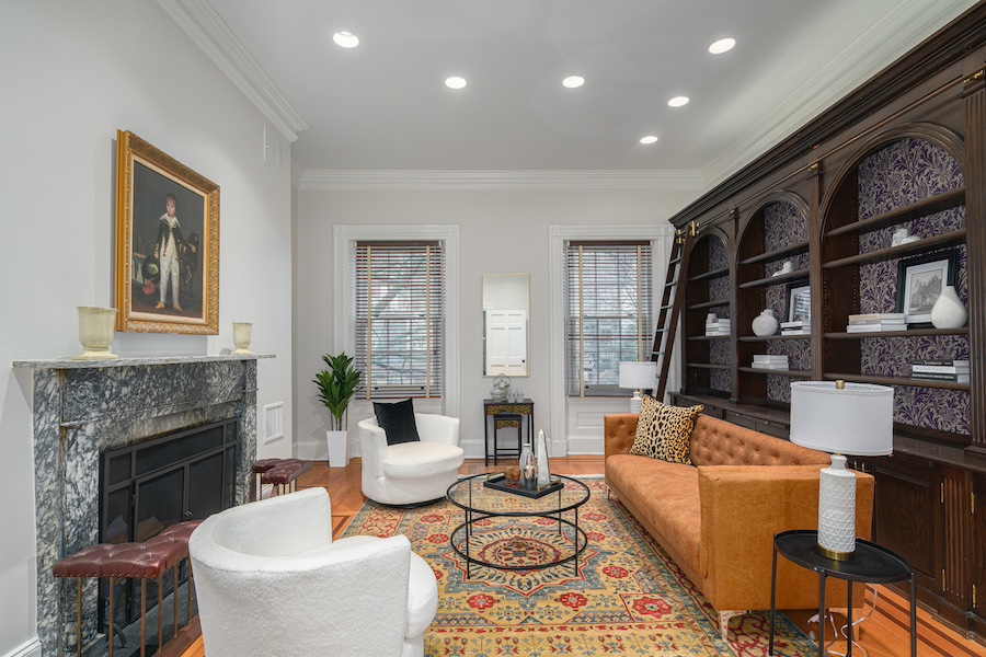 primary suite sitting room
